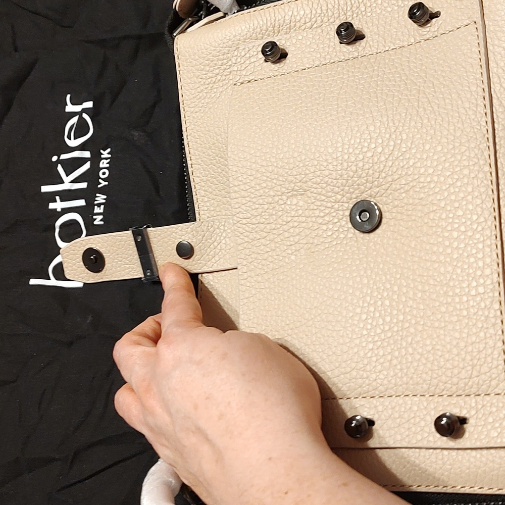 Botkier Warren NWT Crossbody bag w/authenticity card & Dustbag $178 Retail - Picture 13 of 16